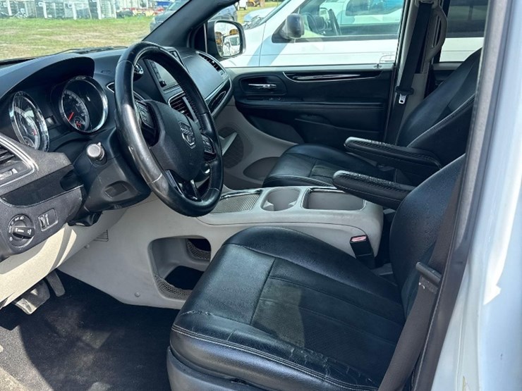 2017-dodge-grand-caravan-image-8