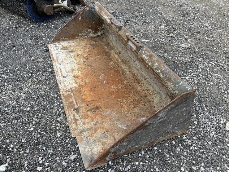 72"-smooth-skid-steer-bucket-image-2