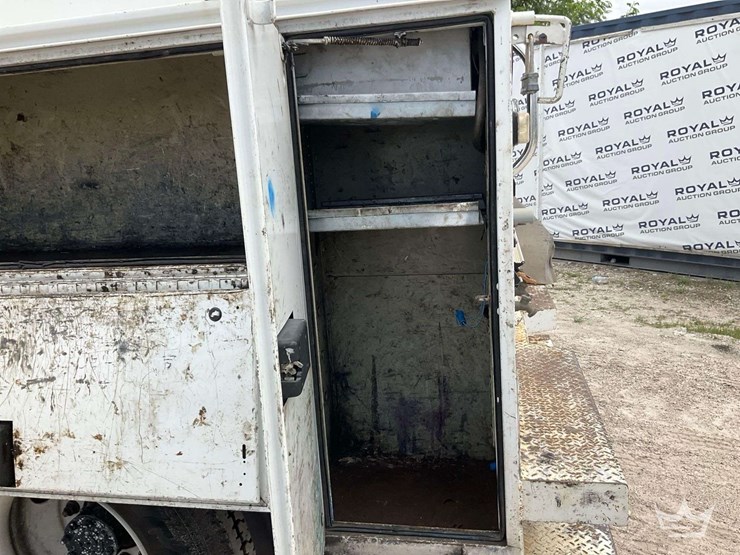 2018-international-durastar-4300-image-50