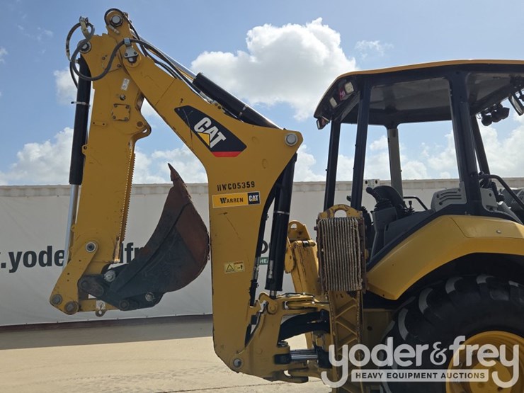 2019-caterpillar-420f2-image-32