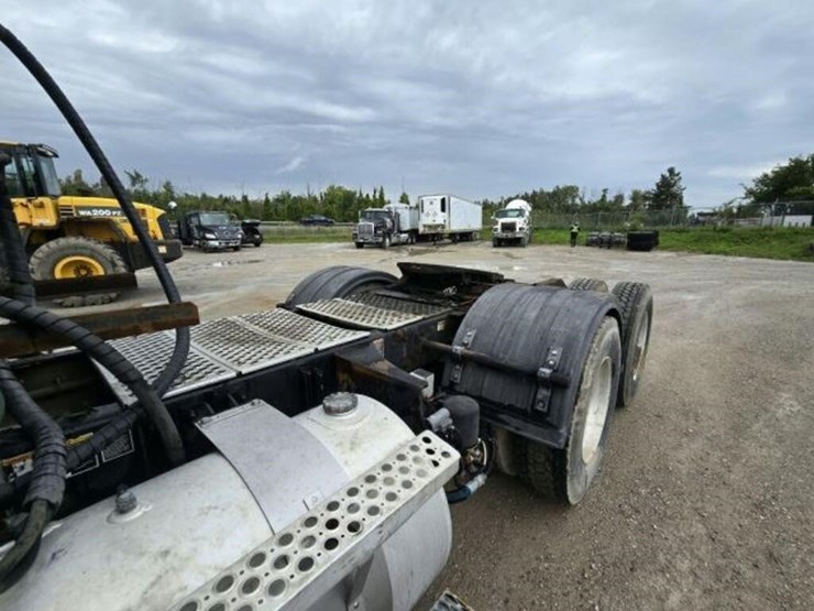 2016-kenworth-t680-image-21