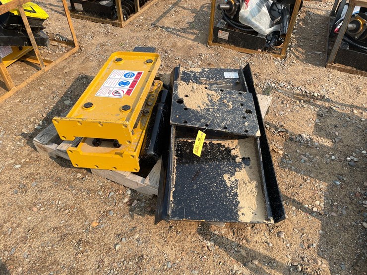 #2063-•-2026-agt-skid-steer-breaker-image-2