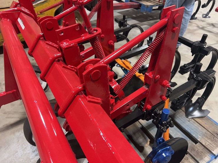 international-harvester-two-row-fast-hitch-hiller-cultivator-image-8