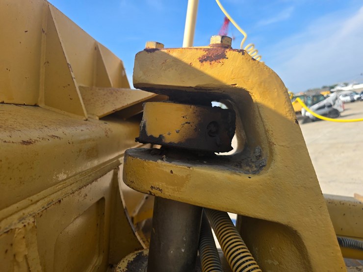 2002-caterpillar-d6m-lgp-image-32