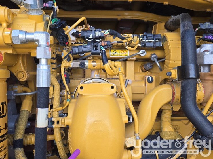 2015-caterpillar-140m3-awd-image-48