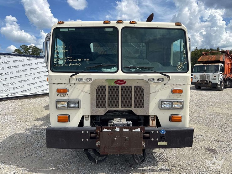 2014-peterbilt-320-image-46