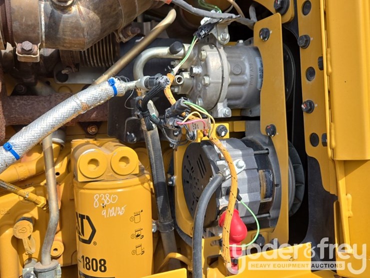 2015-caterpillar-140m3-awd-image-69
