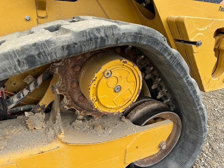 2017-caterpillar-259d-image-15