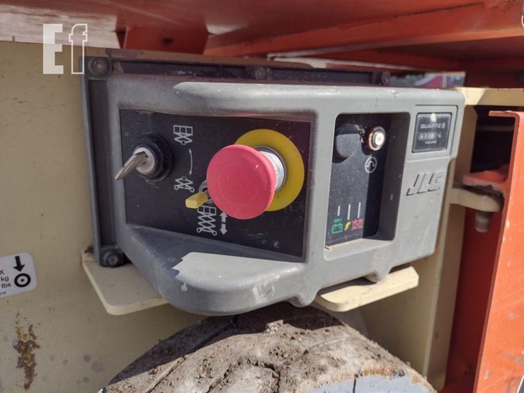 2014-jlg-1230es-image-12