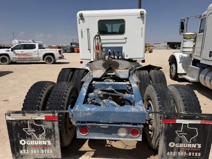 2012-peterbilt-367-image-7