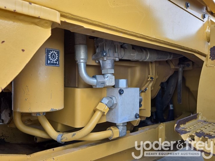 2015-caterpillar-140m3-awd-image-40