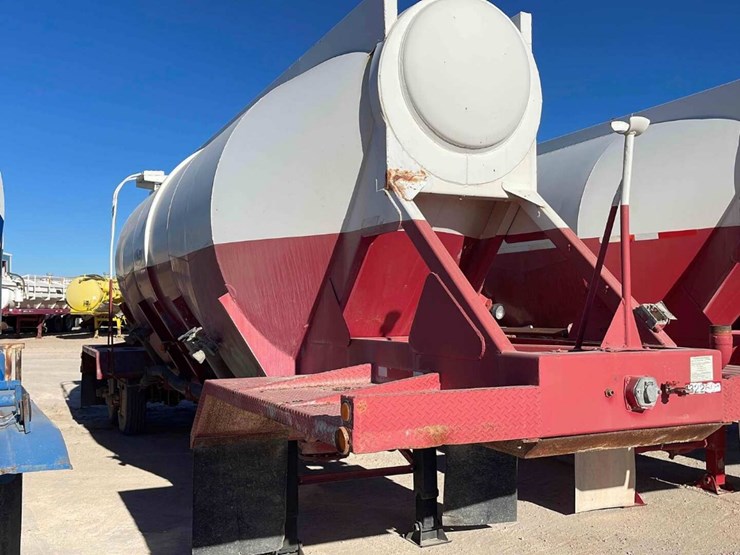 1980-boyd-pneumatic-dry-bulk-trailer-image-1