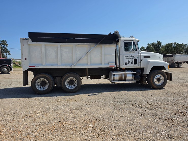 1996-mack-ch600-image-12