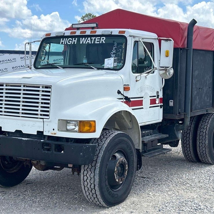 2001 INTERNATIONAL 4800
