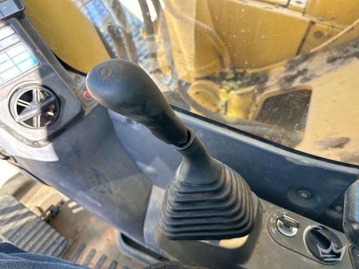 2017-komatsu-pc490lc-11-hydraulic-excavator-image-16