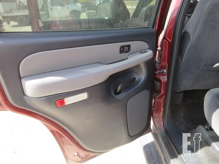 2002-chevrolet-tahoe-image-13