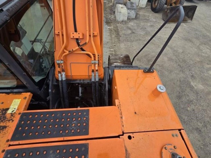 2012-hitachi-zx350-lc-image-38