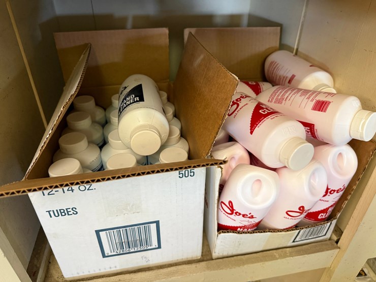 wall-section-(14)-boxes-of-nitrile-gloves,-(200+)-pairs-g-grip-gloves,-blakc-dot-gloves,-flame-resistant,-anit-seize,-&-related-image-13