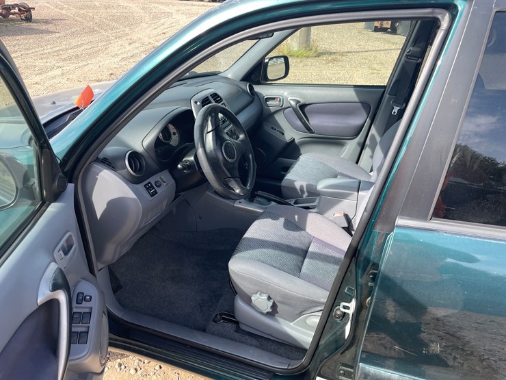 2002-toyota-rav4-image-12