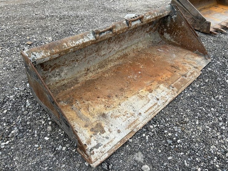 72"-smooth-skid-steer-bucket-image-4