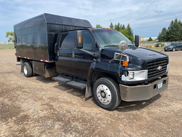 #1460-•-2008-chevrolet-c4500-chipper-truck-(has-mn-title)-image-7