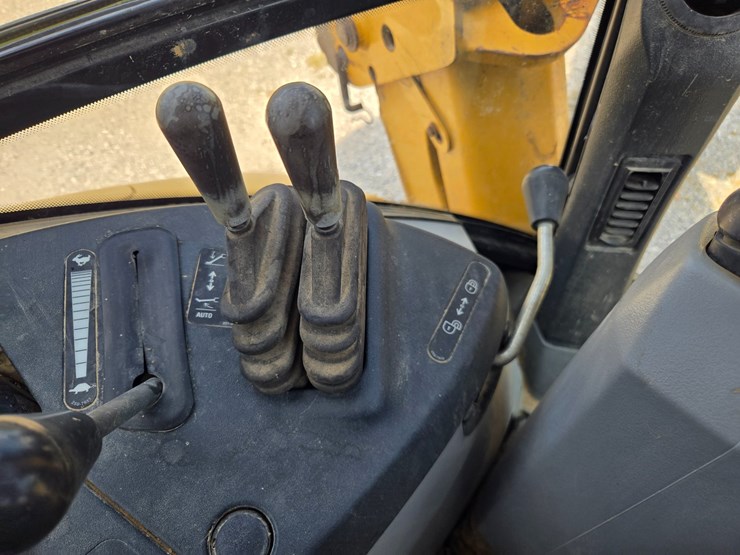 caterpillar-420e-image-61