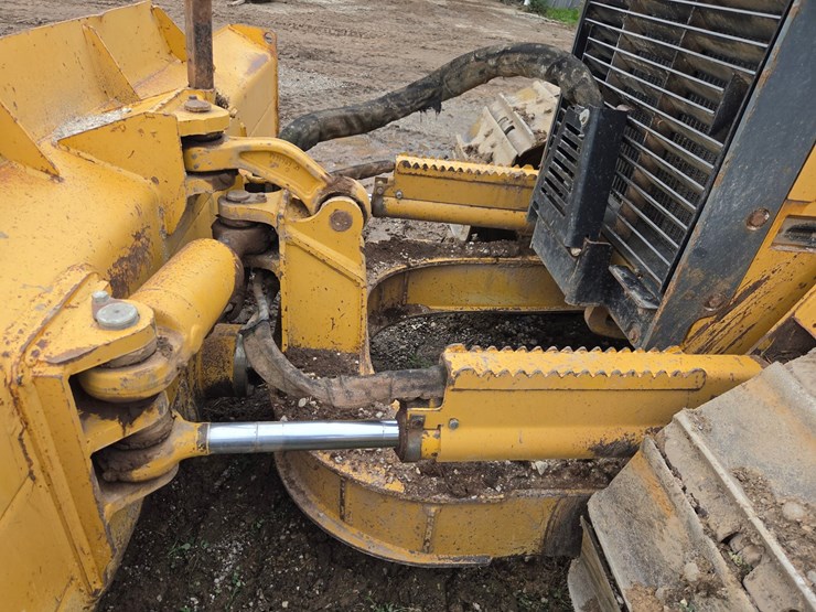 2004-deere-650h-xlt-image-14