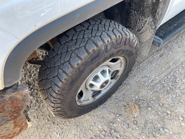 #1472-•-2019-gmc-sierra-pickup-truck-(has-mn-title)-image-9