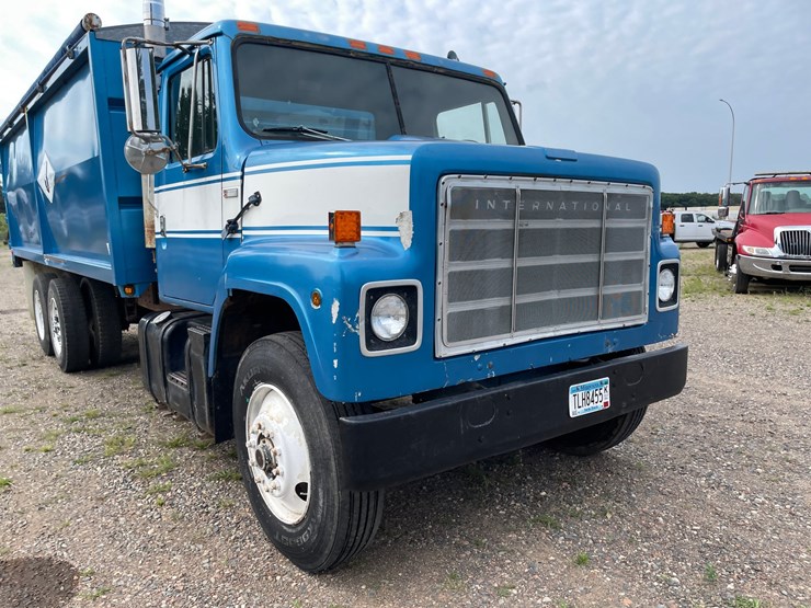 #1451-•-1979-international-f2275-grain-truck-(has-mn-title)-image-5