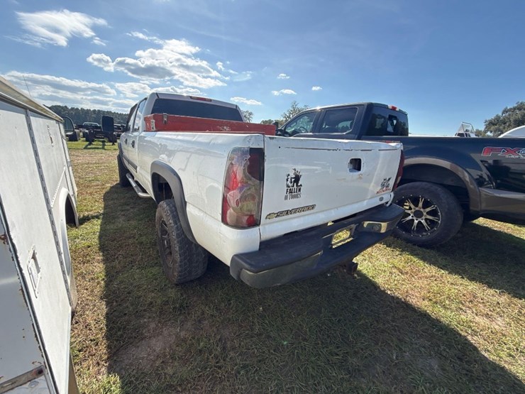 2005-chevrolet-silverado-2500-image-3