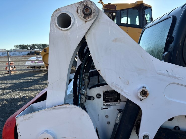 2019-bobcat-t595-image-17
