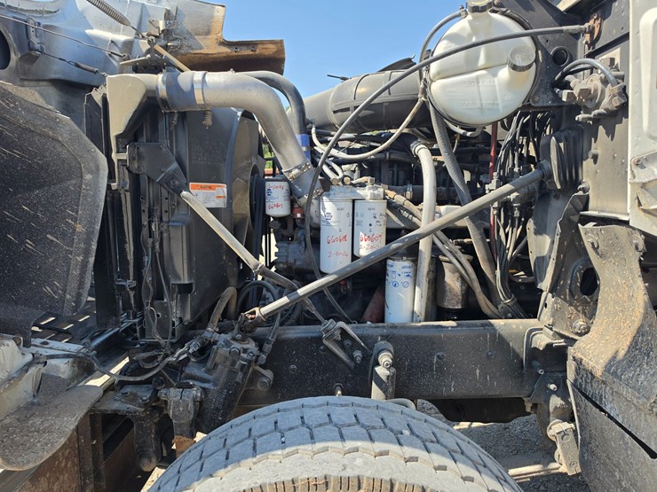 1996-mack-ch600-image-48