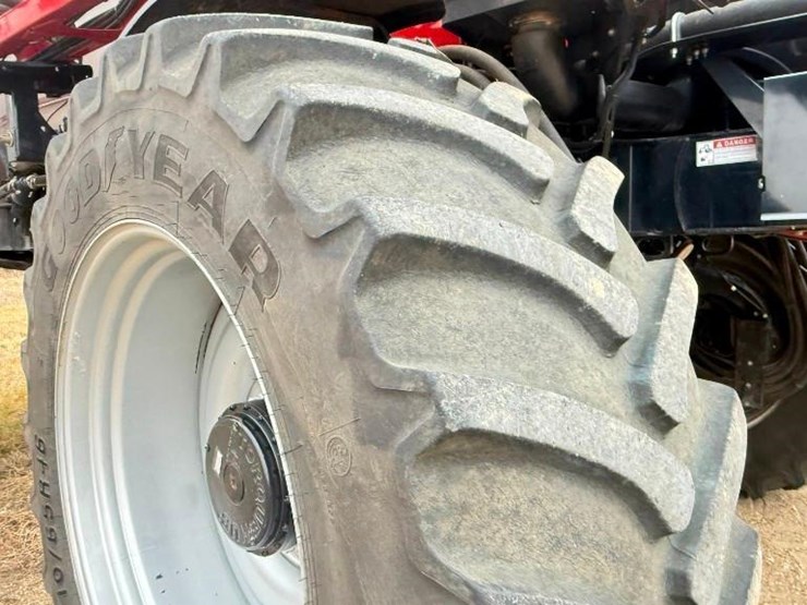 2024-case-ih-trident-5550-image-24