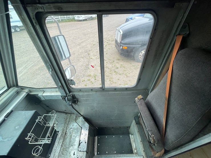 #1467-•-2000-freightliner-box-truck-(has-mn-title)-image-39