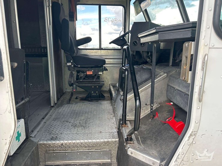 2012-workhorse-w62-image-18