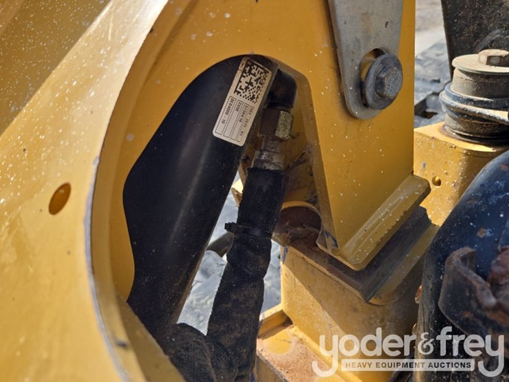 2023-caterpillar-259d3-image-21