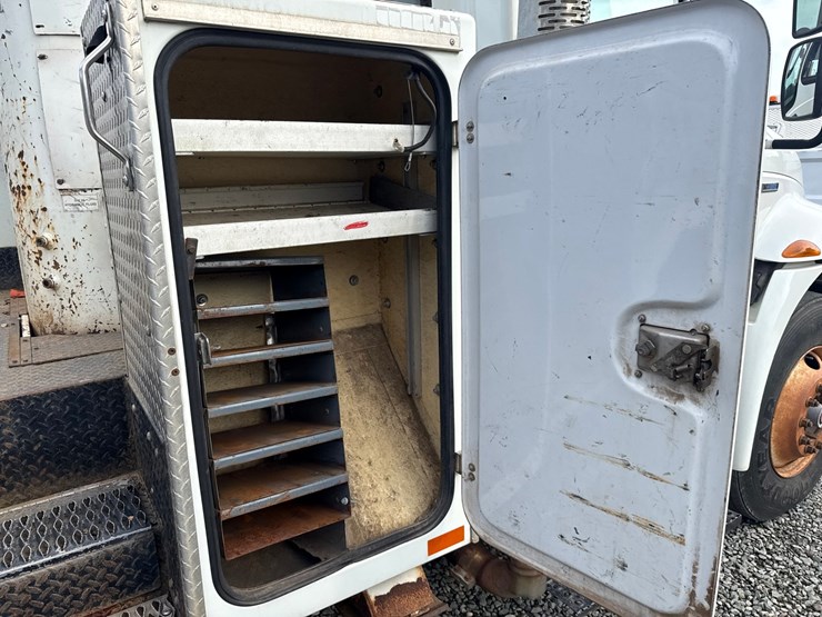 2008-international-durastar-4300-image-33