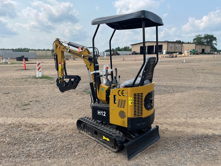 #5543-•-2026-h12-mini-excavator-image-2
