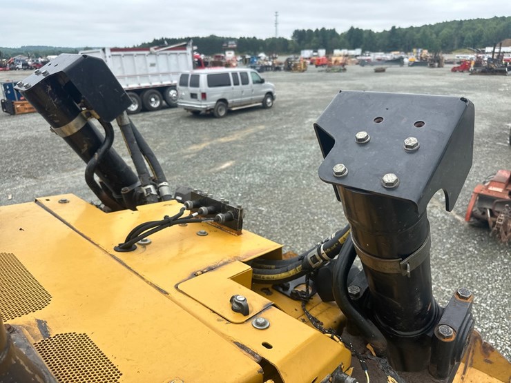 caterpillar-d6t-lgp-image-38