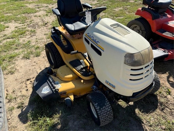 cub-cadet-lt1050-image-1