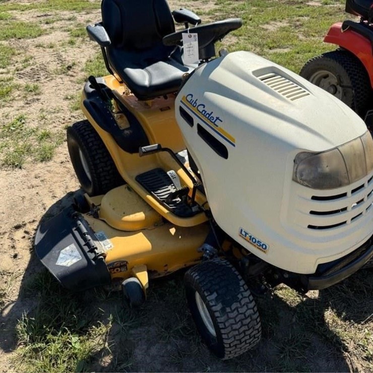 CUB CADET LT1050