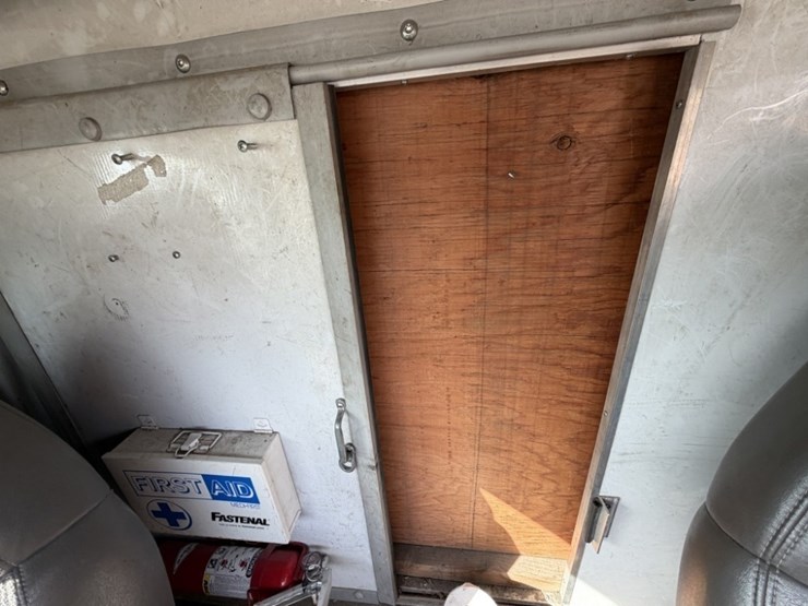 2006-chevrolet-express-box-truck-image-29