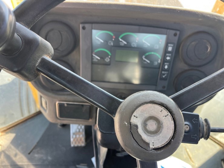 2010-deere-544j-image-13