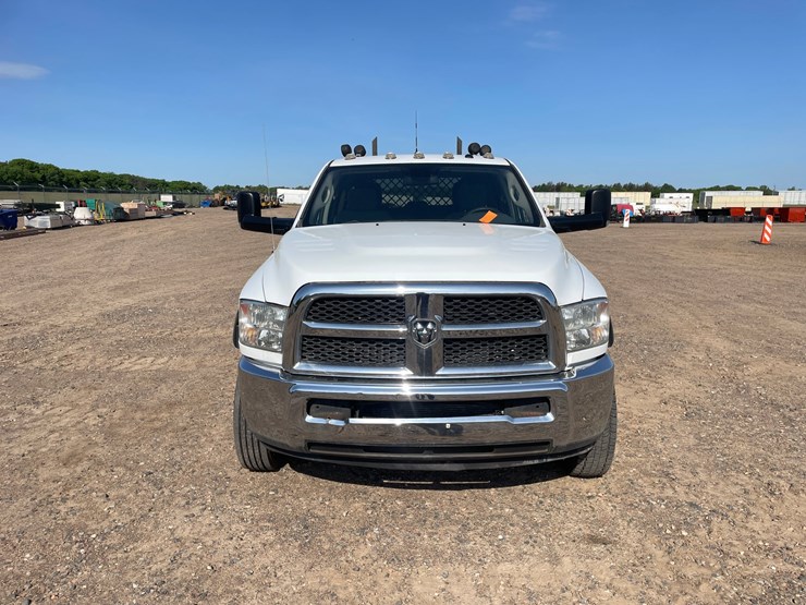 #1485-•-2016-ram-5500-flatbed-truck-(has-mn-salvage-title)-image-8