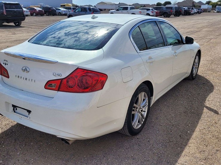 2015-infiniti-q40-sedan-4d-image-5