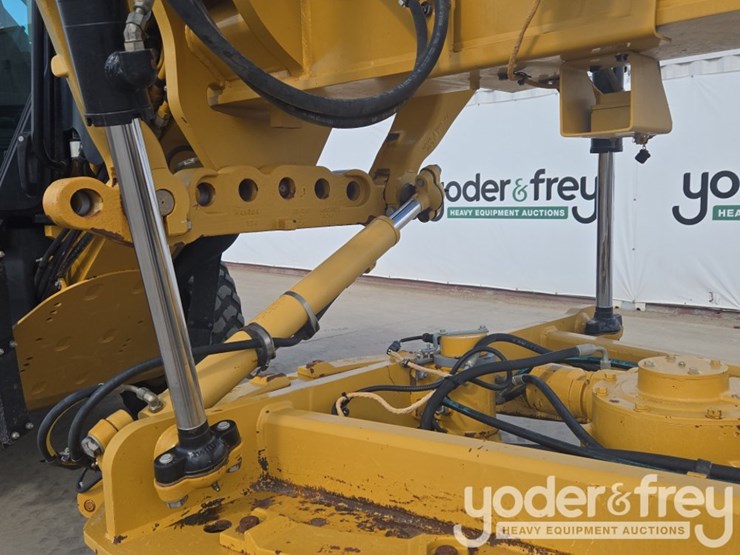 2015-caterpillar-140m3-awd-image-26