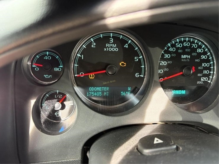 2012-chevrolet-suburban-image-8