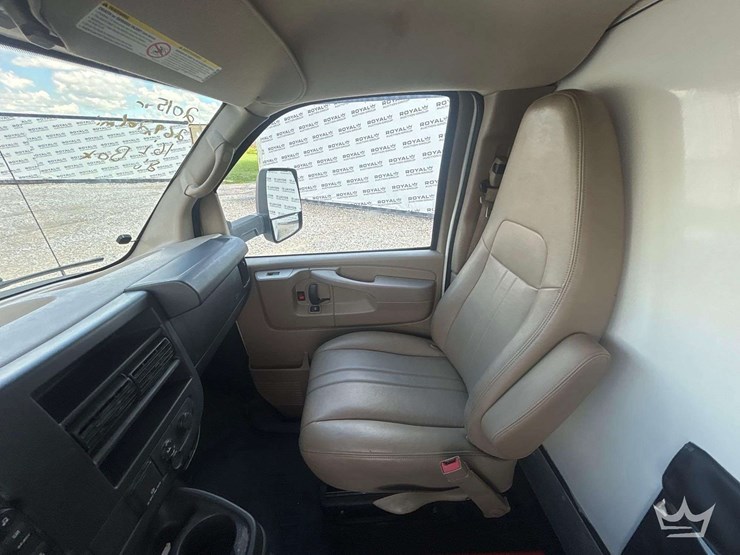 2015-chevrolet-express-4500-image-30