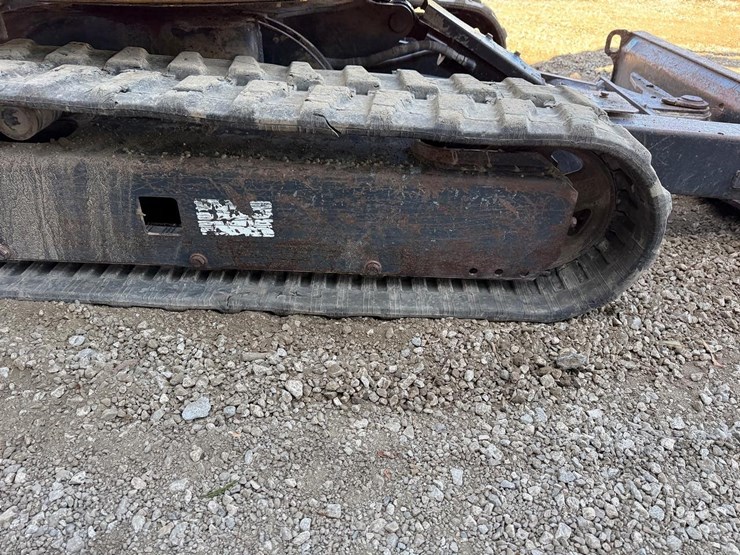 2016-deere-35g-image-13