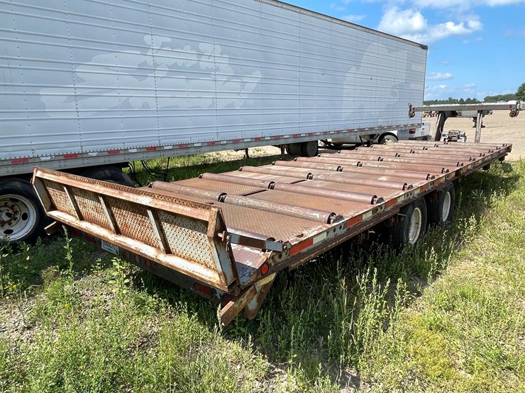 #1308-•-2005-irns-live-roller-tilt-deck-trailer-(has-mn-title)-image-4